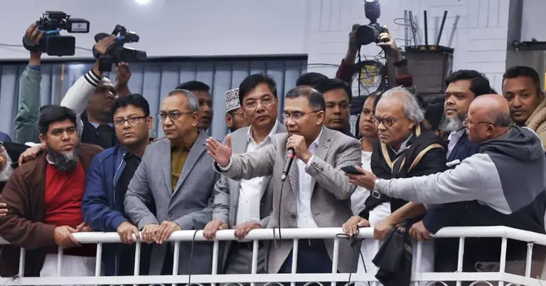 নেতাকর্মীদের উদ্দেশে বক্তব্য রাখছেন তারেক রহমান